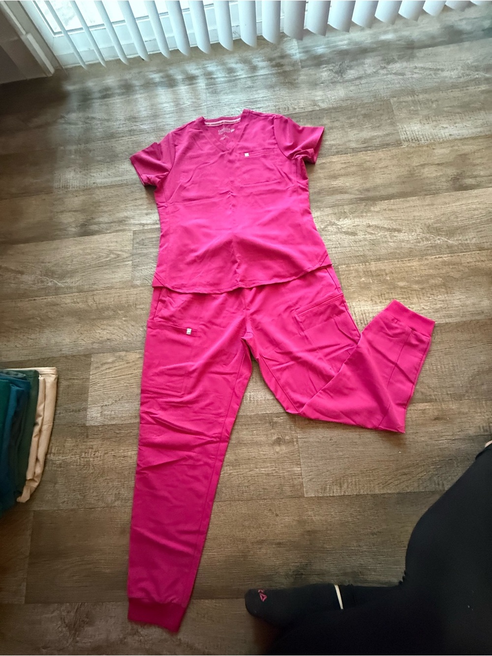 Fabletics Hot Pink Women’s Jogger Scrub Set